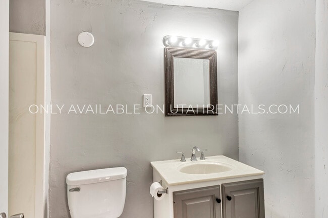 Building Photo - 629 S 400 E