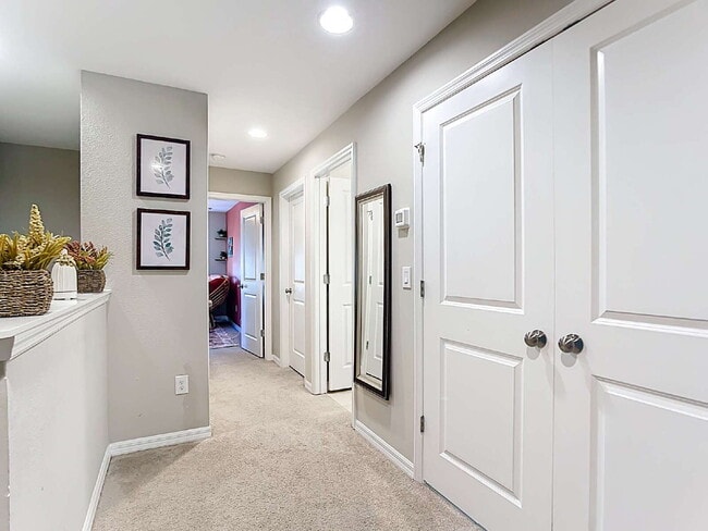 Building Photo - 10525 Oakside Dr