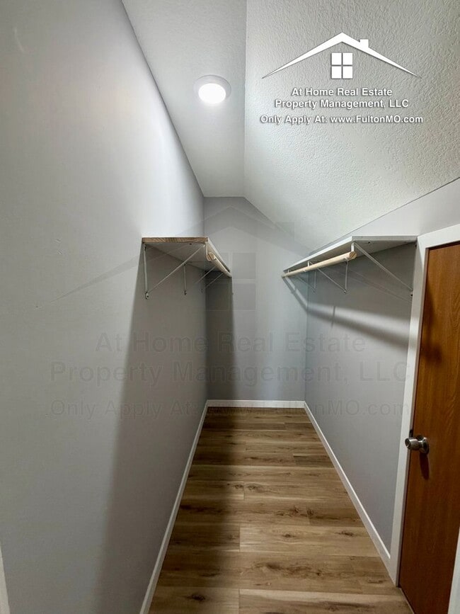 Building Photo - 2717 Mayflower Dr