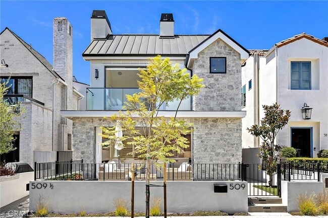 Building Photo - 509 Carnation Ave