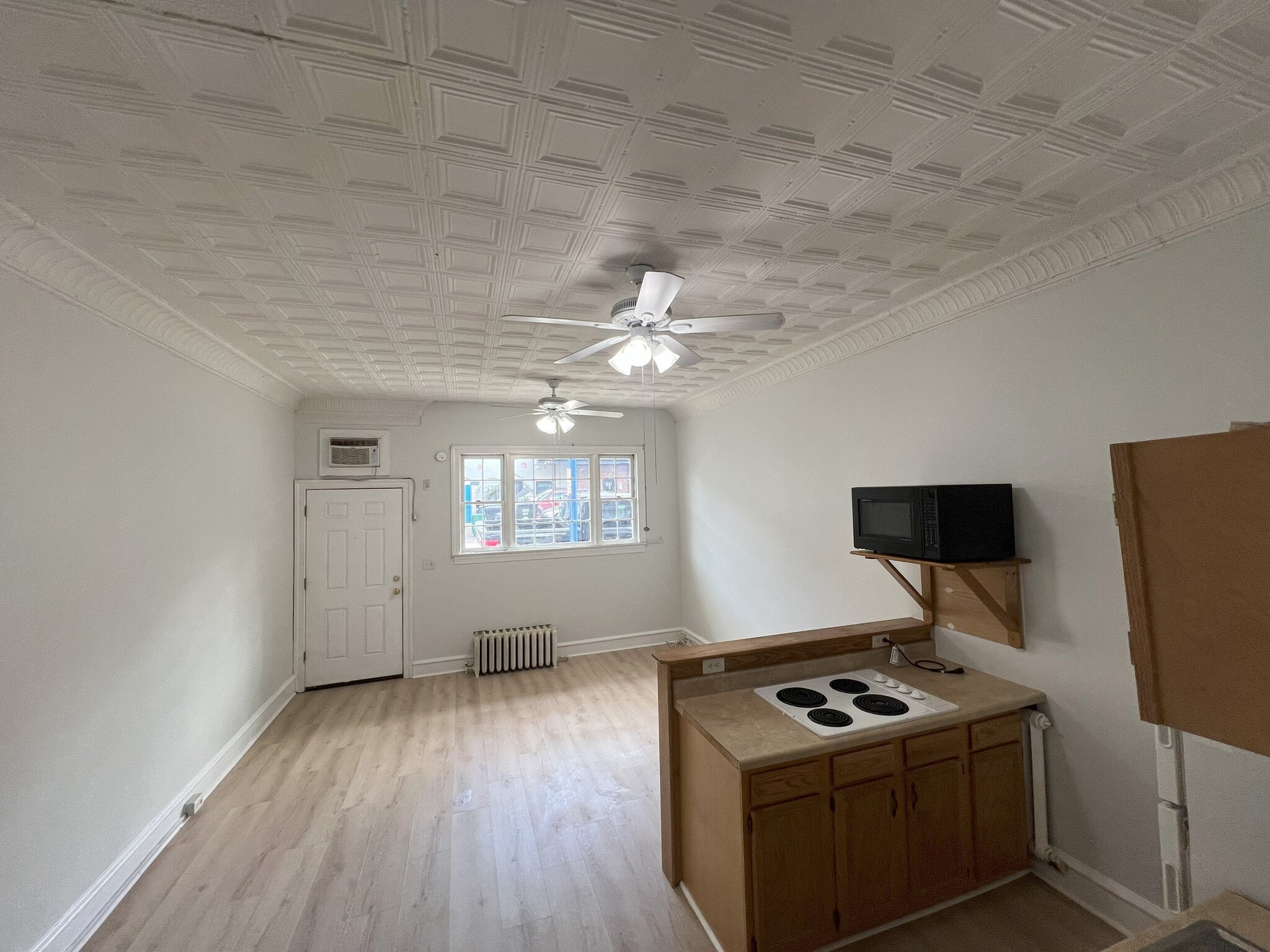 Living Area / Kitchen - 12 Gay St