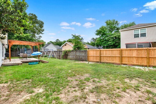 Building Photo - 211 Mikal Dr