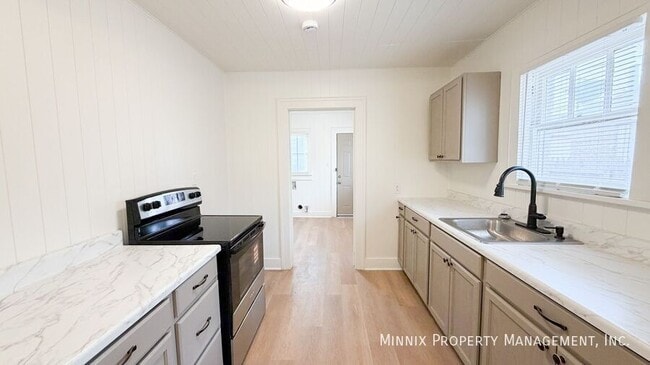 Building Photo - 2009 23rd St