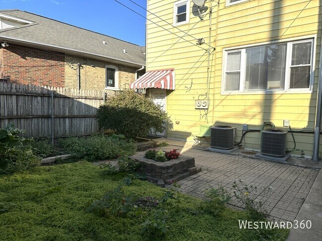 Building Photo - 2102 N Springfield Ave