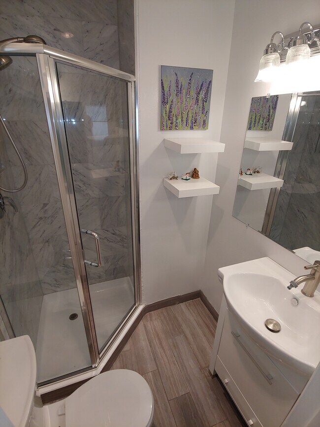 Building Photo - 5403 Newcastle Ave