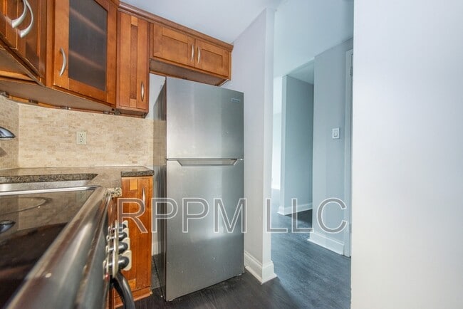 Building Photo - 60 Parkway Dr