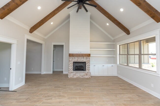 Building Photo - 16232 Tulare