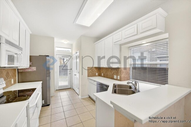 Building Photo - 11272 Chaucer Dr