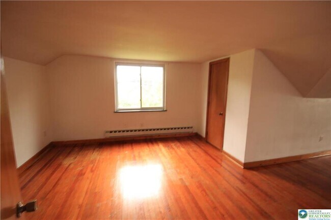 Building Photo - 419 Diamond St