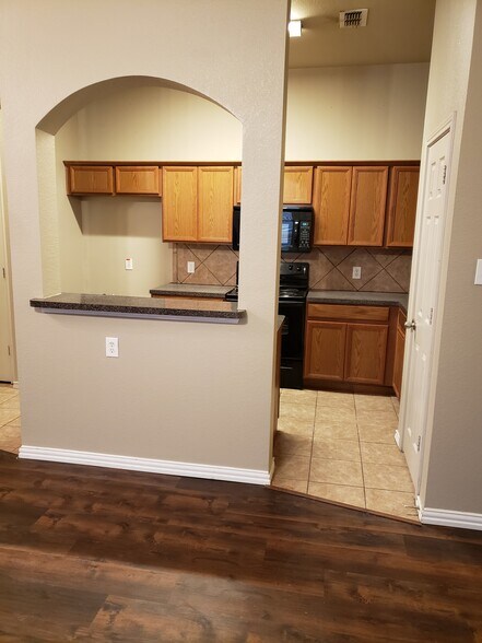 Building Photo - 816 Bur Oak Dr