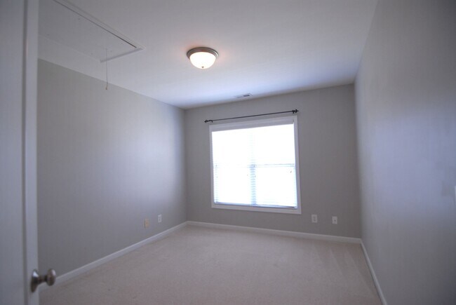 Building Photo - Resort style living 3 bedroom 2.5 bath Townhouse at MacIntosh on the Lake west of Burlington w/ 1...