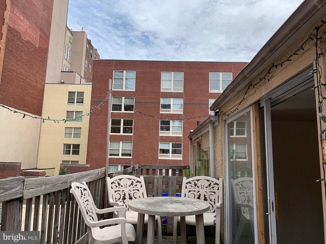 Building Photo - 1205 Locust St