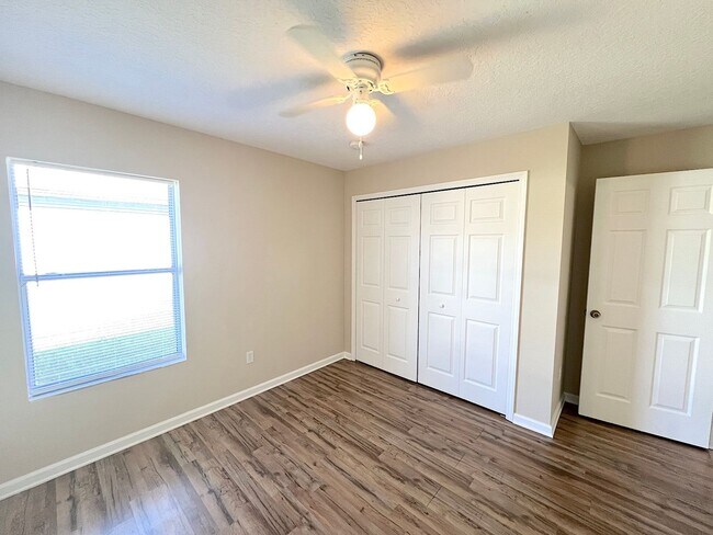 Building Photo - 41 Eton Ln