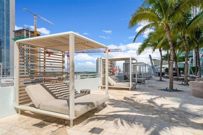 Building Photo - 900 Biscayne Blvd