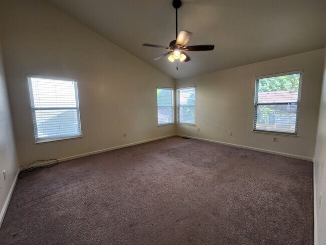 Building Photo - Beautiful Northwest Reno Home!