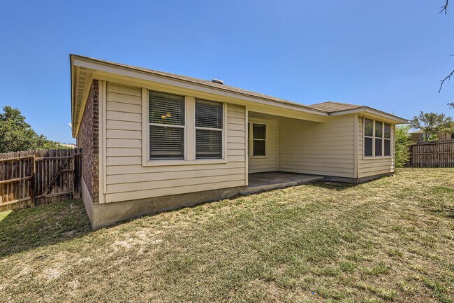 Building Photo - Large one story home on a corner lot locat...