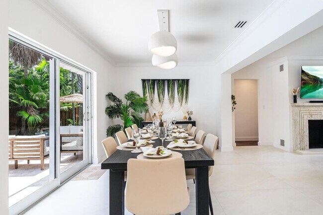 Building Photo - 616 NE 16th Terrace