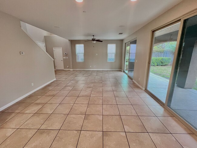 Building Photo - $2,695 Ashlan & Dewolf, 4 bedroom - Buckin...