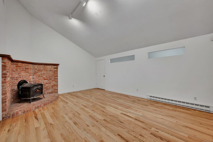 Building Photo - 23 Vine Hill Rd