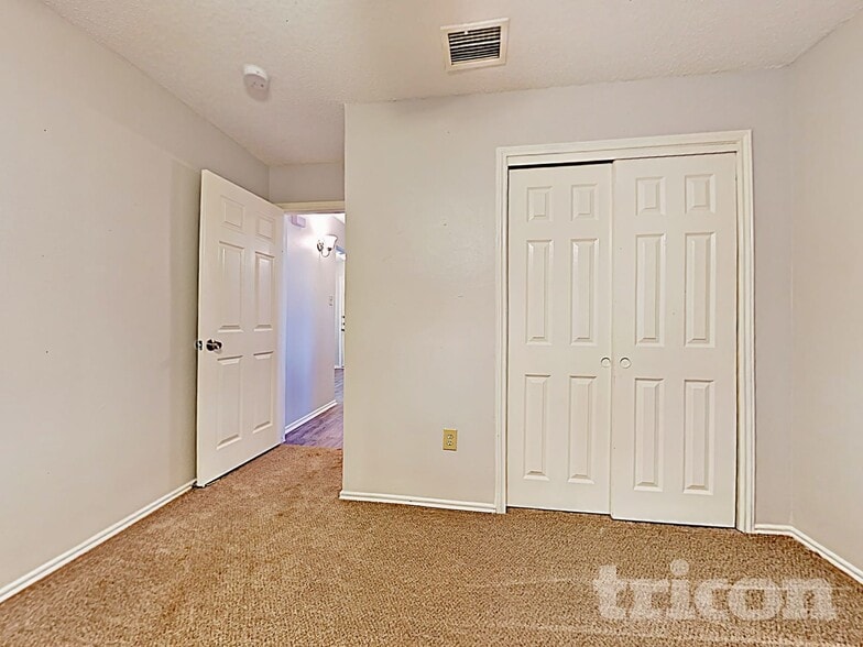 Building Photo - 2537 Rialto Way