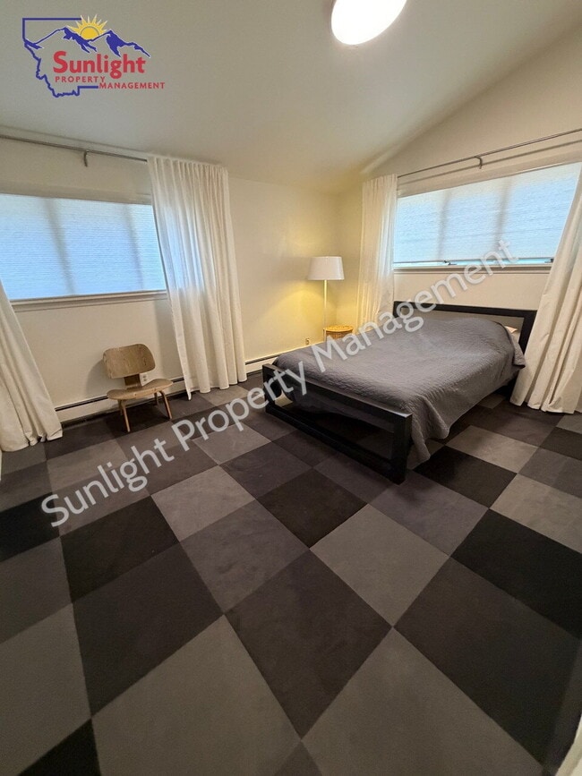 Building Photo - Beautifully Remodeled Home Nestled in the Billings Rims