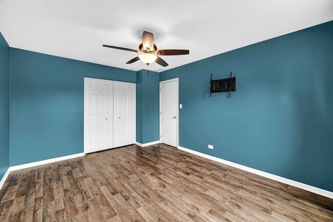 Building Photo - 9215 Fox Ct