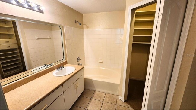 Building Photo - 4106 Central Sarasota Pkwy