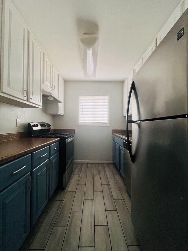 Building Photo - 5123 Del Monte Dr