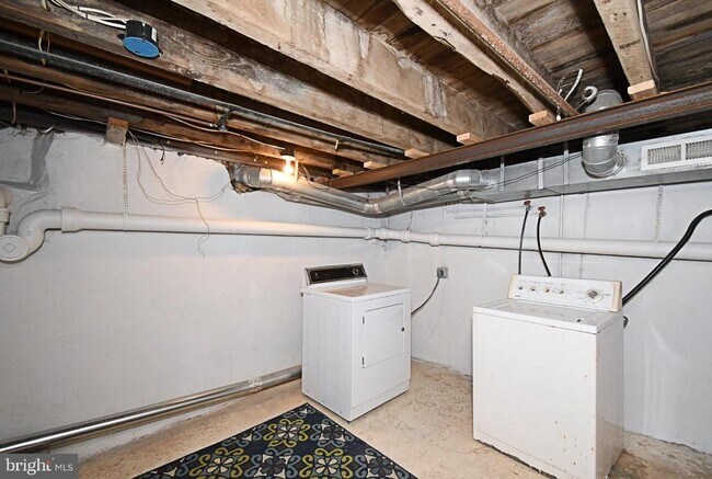 Building Photo - 5816 Knox St