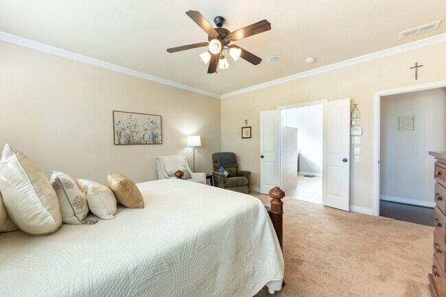 Building Photo - 810 Miramar Dr