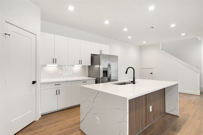 Building Photo - 2761 Sunny Briar Dr