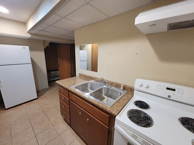 Building Photo - 604 W Seerley Blvd