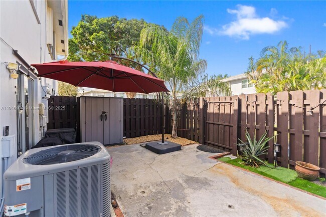 Building Photo - 8089 SW 18th Ct