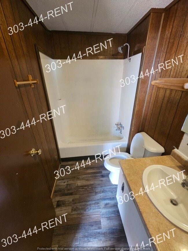 Building Photo - Must See! Will Go Fast!  Log Lane Village 3 bedroom & 1.5 bathroom