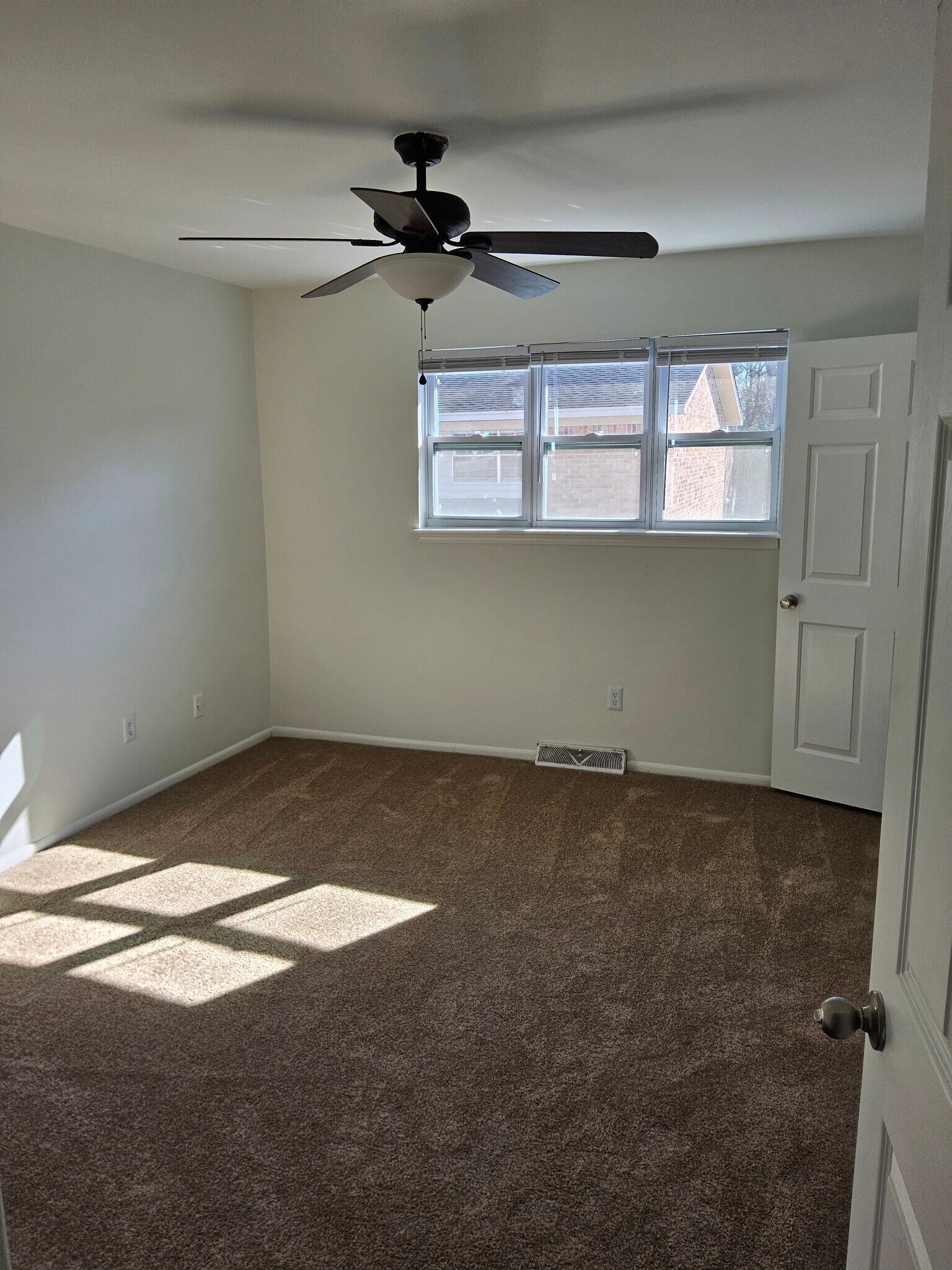 Building Photo - 519 Parkdale Dr