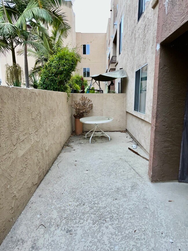 Building Photo - 3440 Lebon Dr