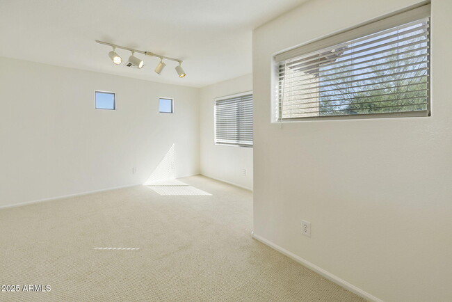 Building Photo - 2404 W Silver Sage Ln