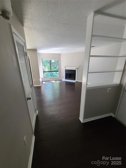 Building Photo - 4811 Spring Lake Dr
