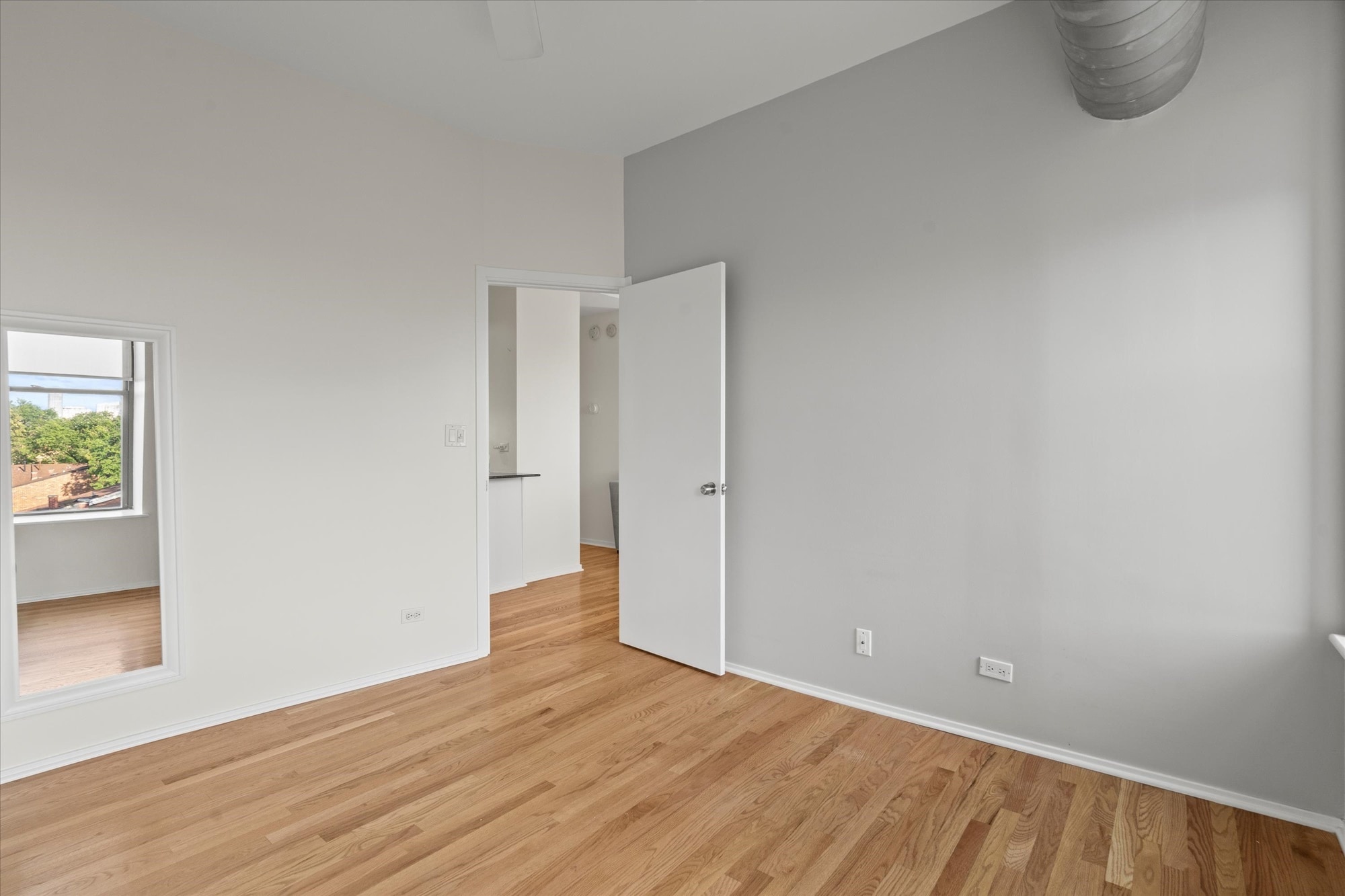 Building Photo - 811 S Lytle St