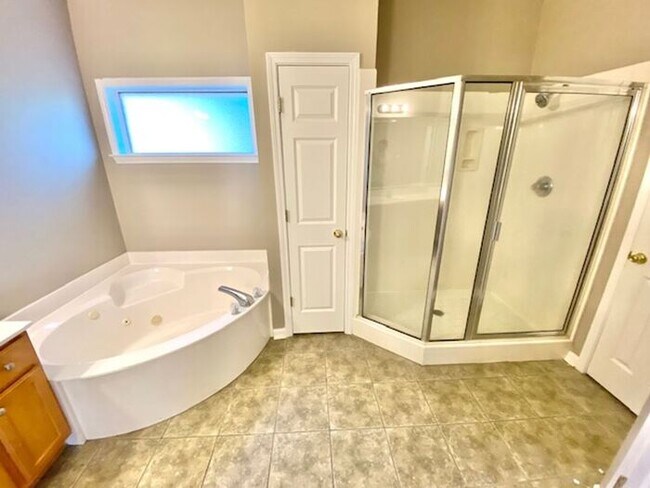 Building Photo - 3 Bedroom 2.5 bath with Loft Space Home in Cordova with Loft!