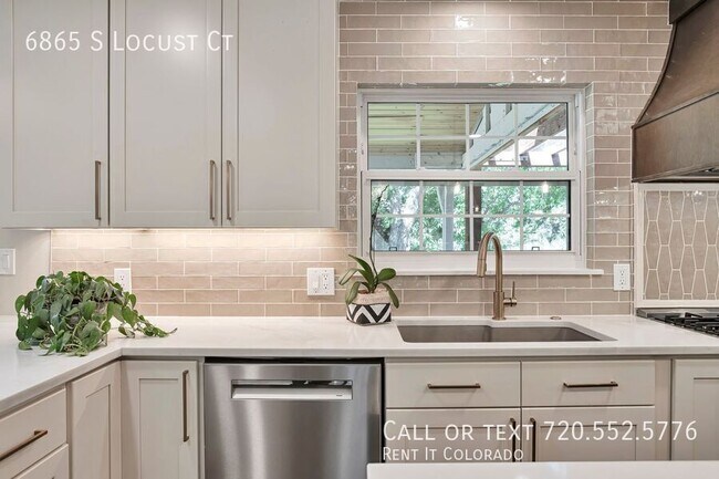 Building Photo - 6865 S Locust Ct