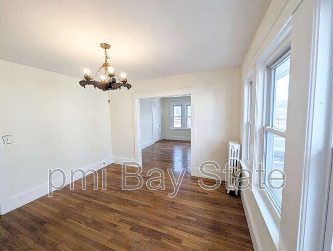 Building Photo - 37 Brainard St