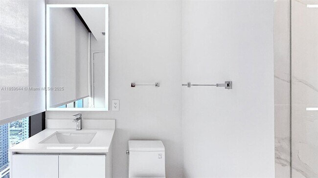 Building Photo - 700 NE 24th St