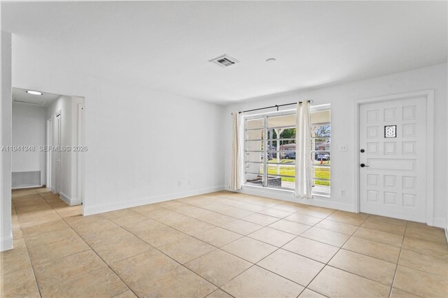 Building Photo - 3253 Pierce St