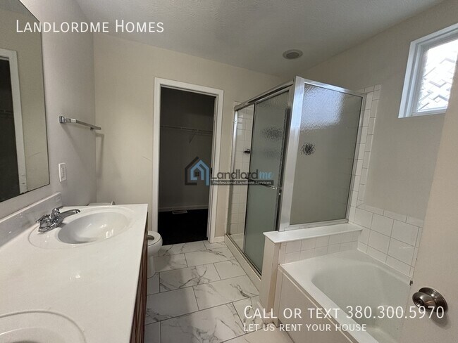 Building Photo - 8737 Cicada St