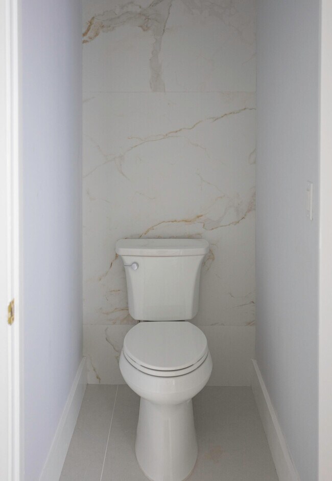 Building Photo - 1605 S Club Dr