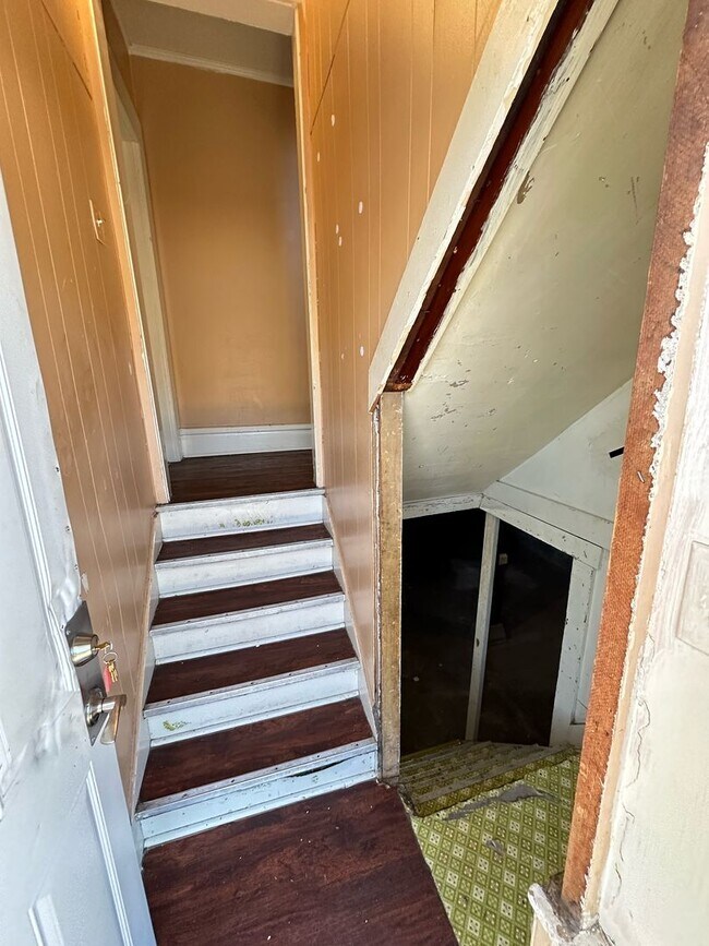 Building Photo - 514 16th St NE