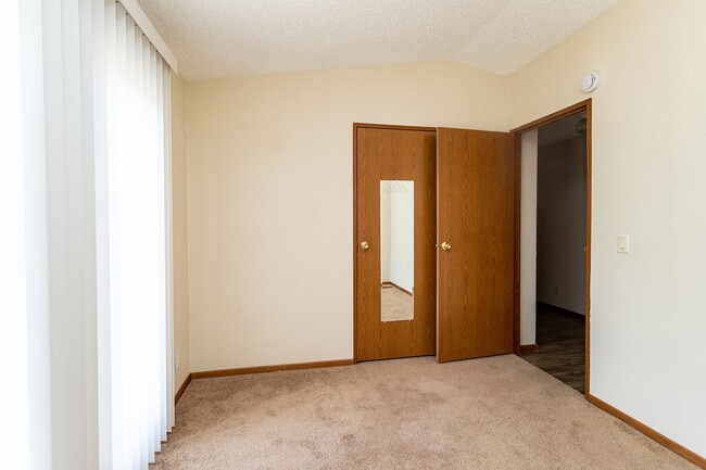Building Photo - MOVE IN SPECIAL!! Charming Home on a Spaci...