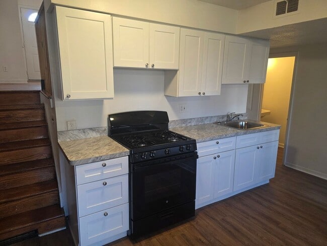 Building Photo - 1321 E 23rd St