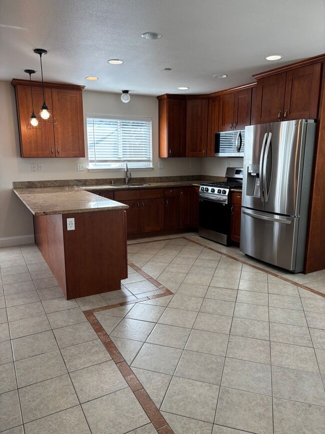 Building Photo - 3 bedroom 2 bath Rincon Valley